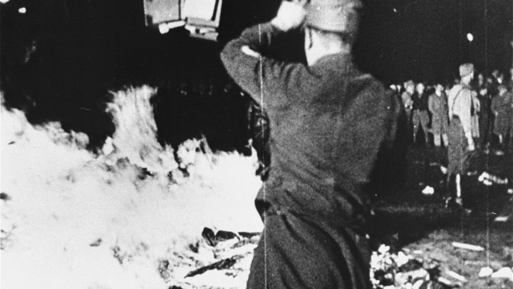 Libri Salvati: studenti e professori leggono testi bruciati nei roghi nazisti