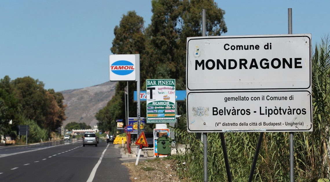 Mondragone, la Regione proroga la zona rossa negli ex palazzi Cirio