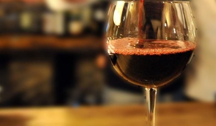Il vino italiano diventa gel disinfettante: la misura anti-crisi
