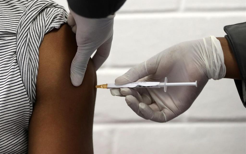 L’Unione Europea spinge per certificato di vaccinazione